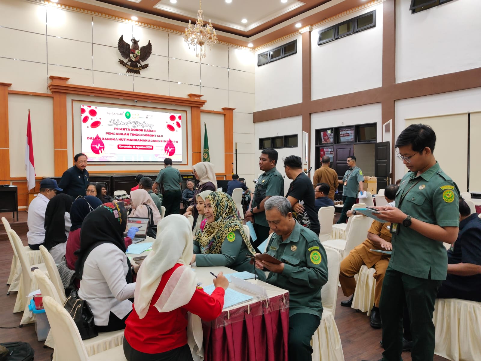 Hakim Tinggi dan Staf PTA Gorontalo Ikuti Donor Darah dalam Rangka HUT ke-81 Mahkamah Agung RI