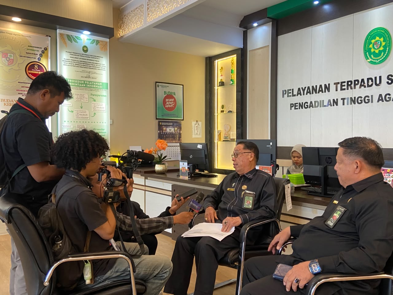 PTA Gorontalo Perkuat Pelayanan Berbasis Keadilan, Panitera Sampaikan Komitmen melalui Wawancara Kompas TV 